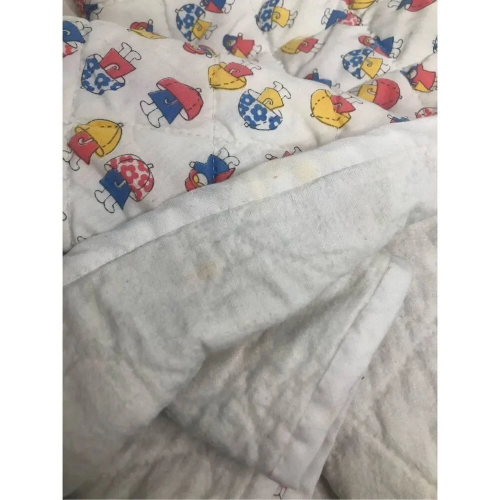 VTG Quilted Baby Blanket Umbrella Raincoat Novelty Print White Red Blue 34x34‎